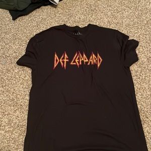 black def leopard shirt